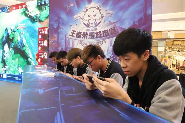 T1 3-1 GEN！队史第十座LCK奖杯，LCK史上第二支全胜夺冠队伍