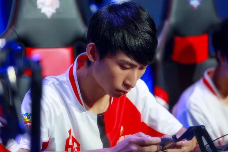 LPL解说预测LCK：全员认为GEN创造历史拿下LCK第一次五连冠